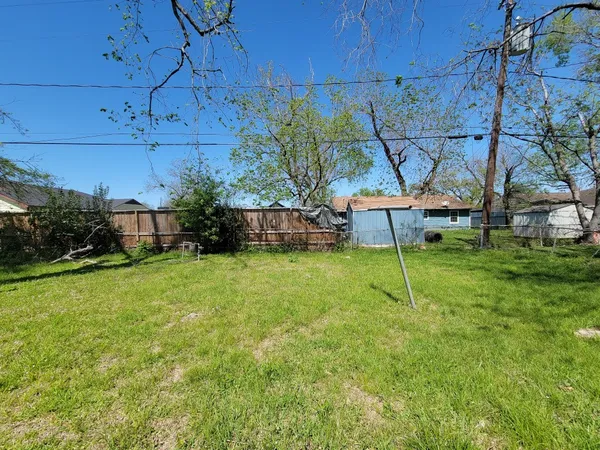 $2,000 | 5815 Southseas Street, Houston, TX 77033