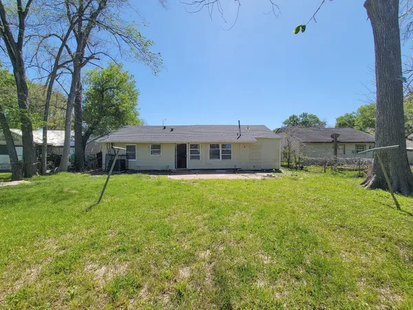$2,000 | 5815 Southseas Street, Houston, TX 77033