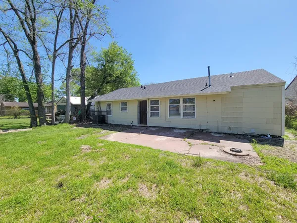 $2,000 | 5815 Southseas Street, Houston, TX 77033