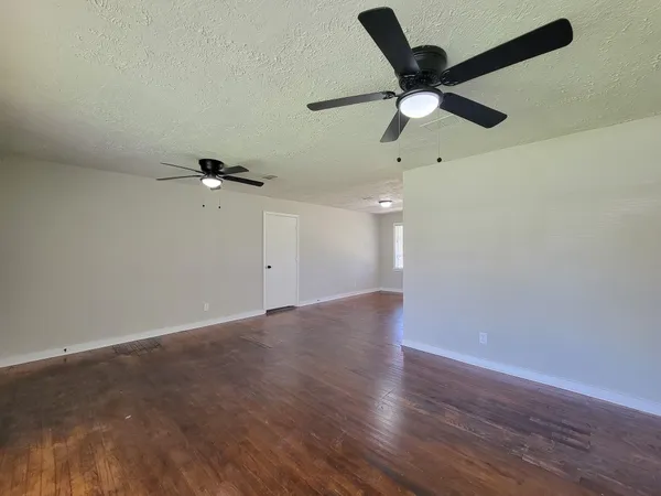 $2,000 | 5815 Southseas Street, Houston, TX 77033