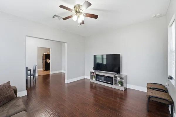 $300,000 | 4426 Canal Street, Houston, TX 77011