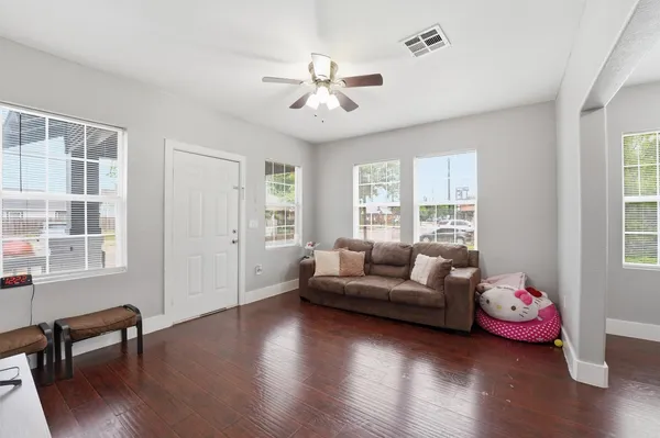 $300,000 | 4426 Canal Street, Houston, TX 77011