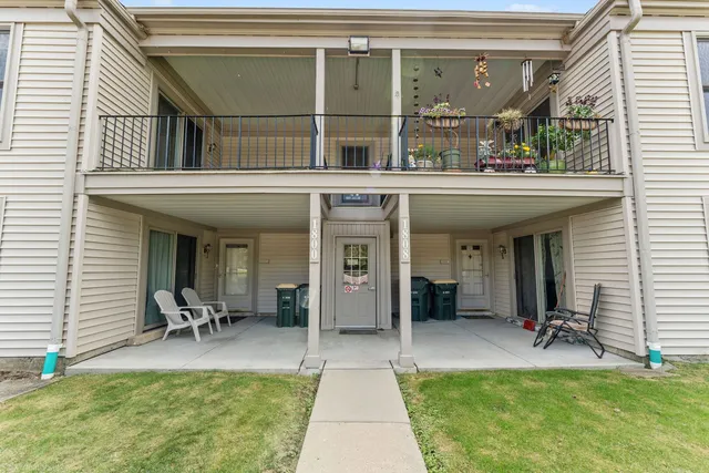 $205,000 | 1808 Fayette Walk, Unit H, Hoffman Estates, IL 60169