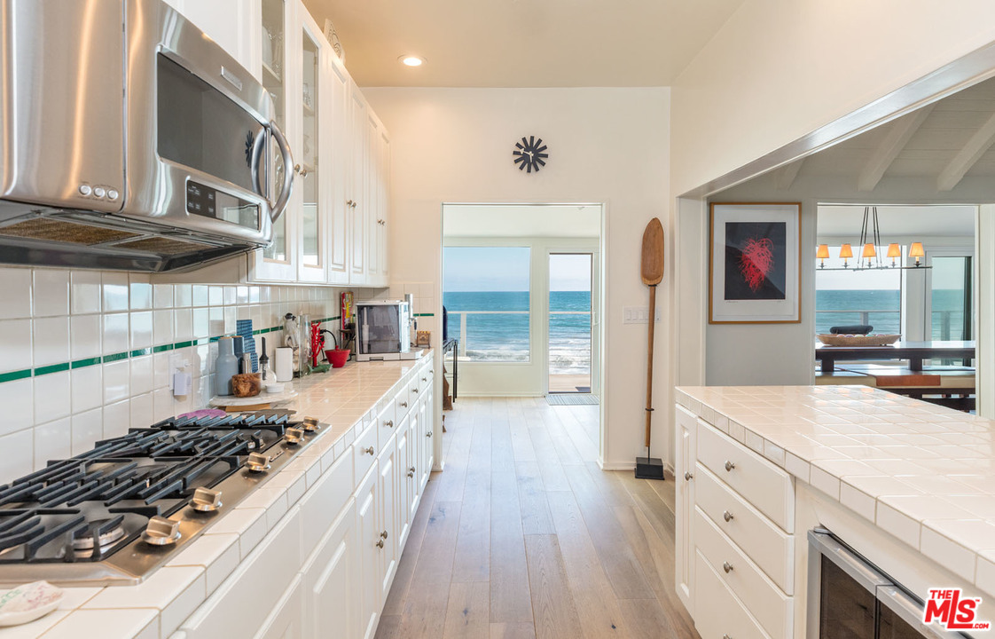 19232 Pacific Coast Highway Malibu, CA 90265 - Photo 13 of 23