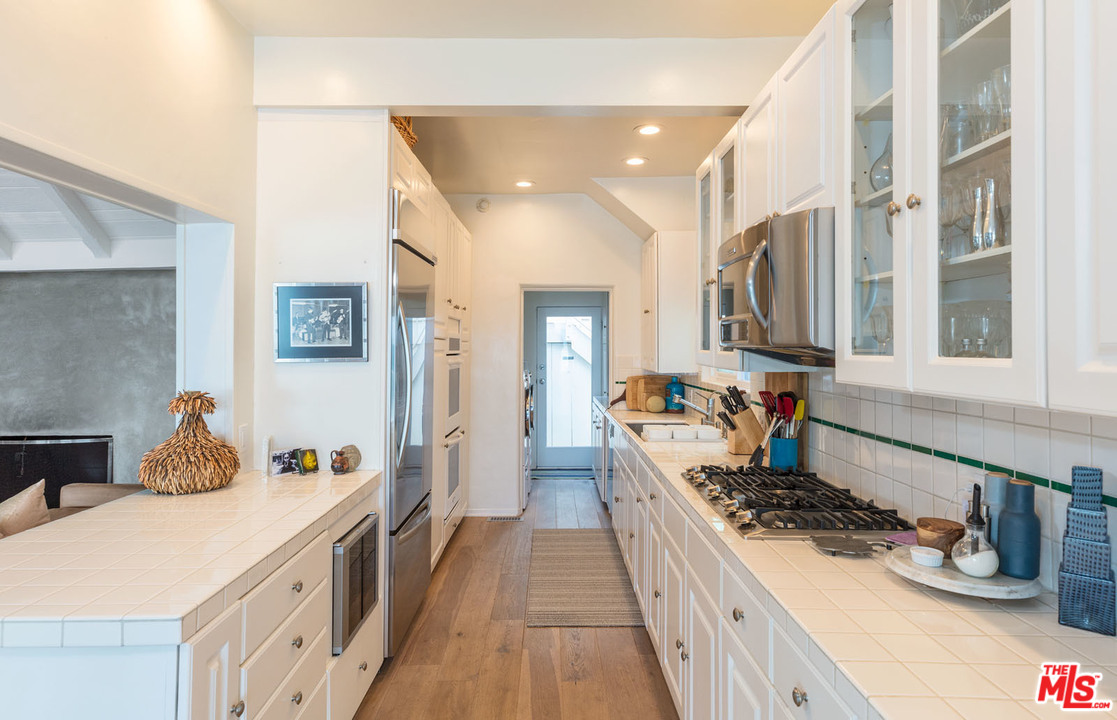 19232 Pacific Coast Highway Malibu, CA 90265 - Photo 14 of 23