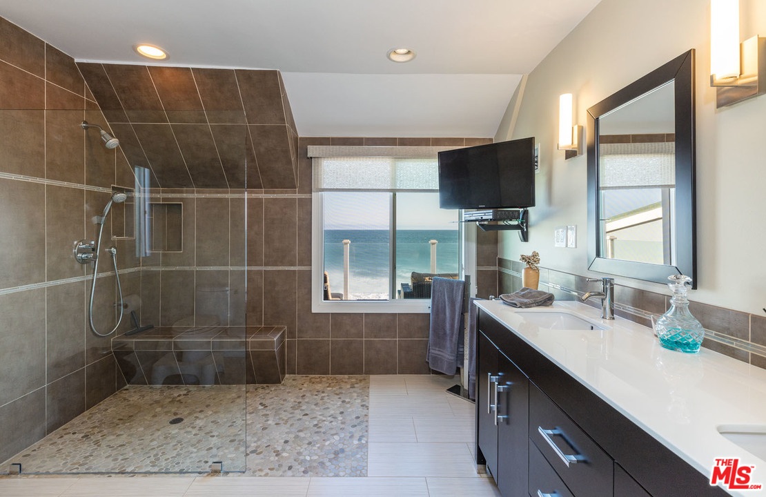 19232 Pacific Coast Highway Malibu, CA 90265 - Photo 18 of 23