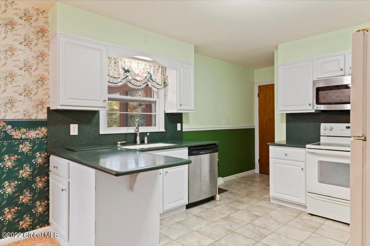 71 Frederick Street Ballston Spa, NY 12020 - Photo 4 of 32 02-FJD_5586