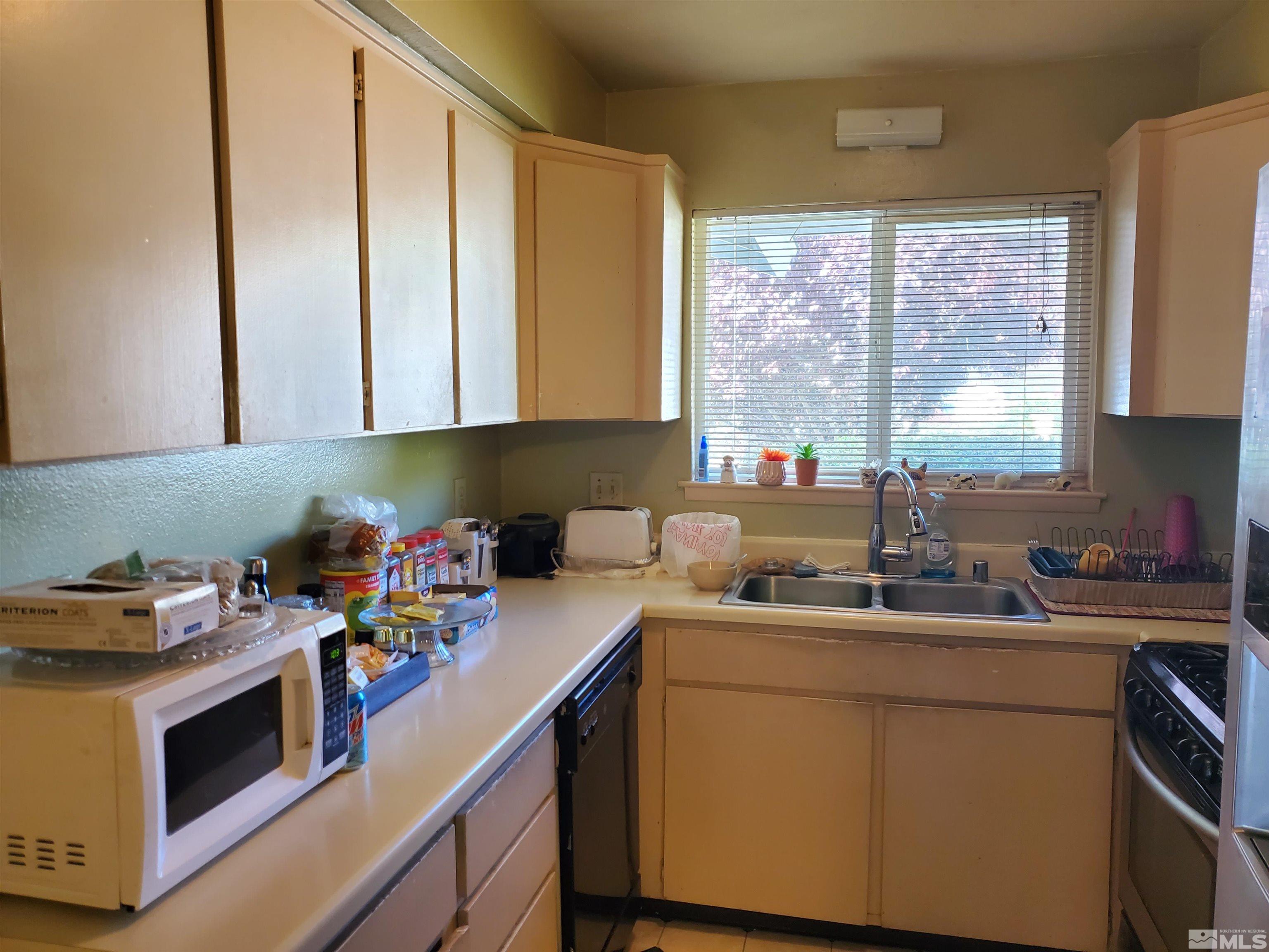 2166 Edgemar Circle Reno, NV 89512 - Photo 5 of 15 Photo 5