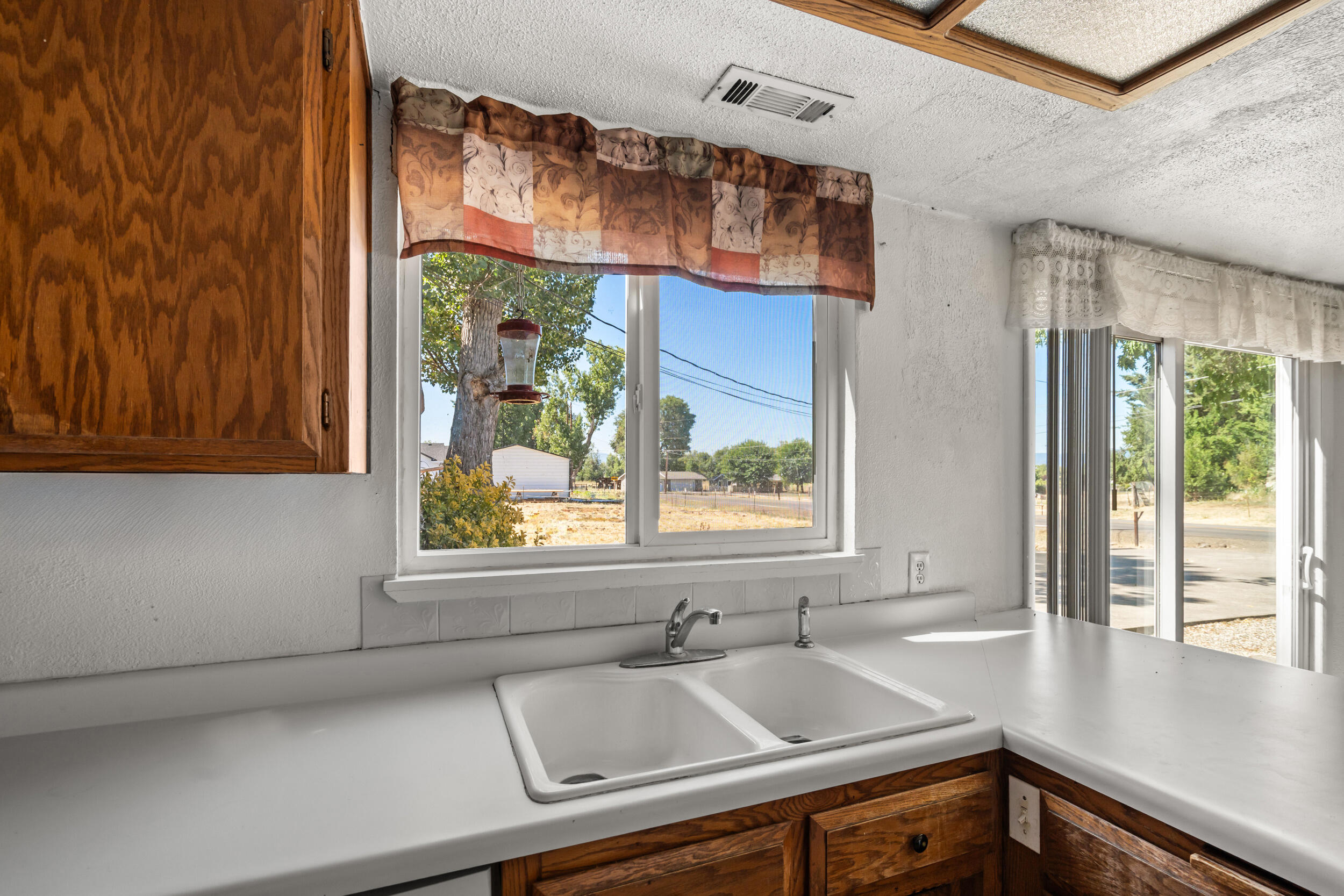 6606 Domino Road Central Point, OR 97502 - Photo 21 of 39 6606-domino-rd (derrick emmert)-20