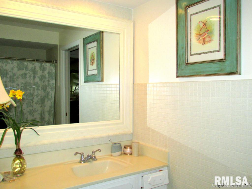 2305 South Bates Springfield, IL 62704 - Photo 17 of 19 Gallery Image 17