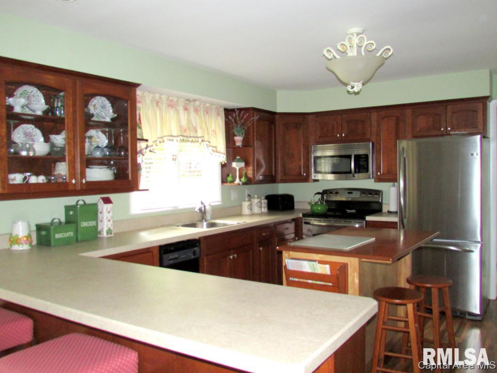 2305 South Bates Springfield, IL 62704 - Photo 8 of 19 Gallery Image 8