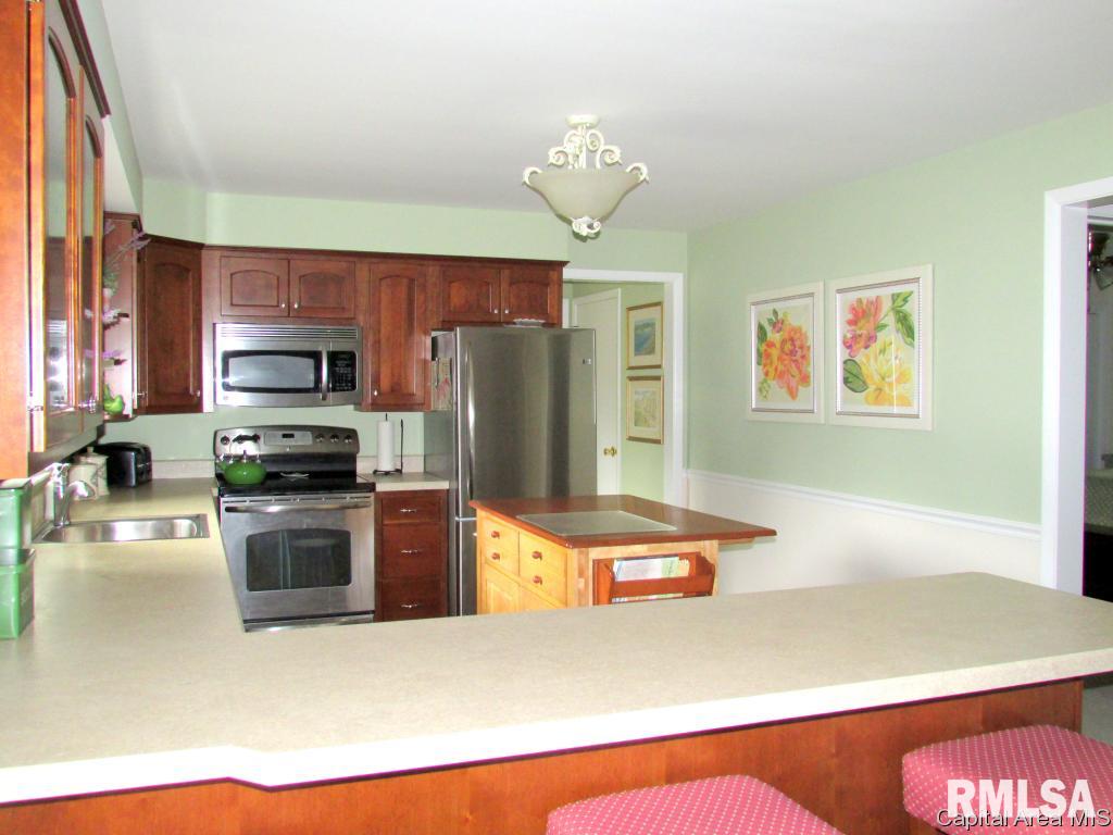 2305 South Bates Springfield, IL 62704 - Photo 10 of 19 Gallery Image 10