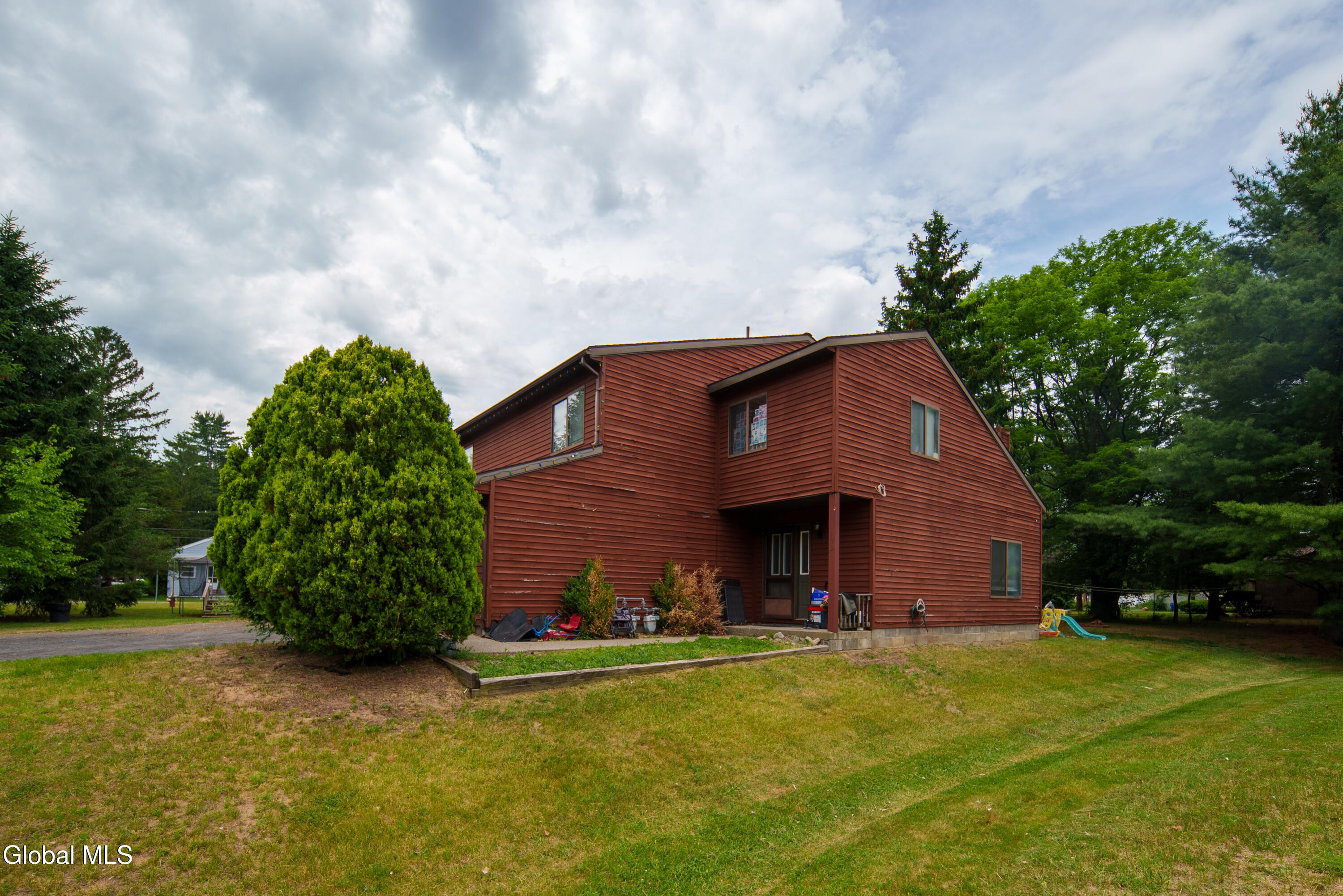 101-103 Stone Ridge Court Guilderland, NY 12009 - Photo 22 of 25 048