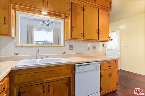 $849,000 | 6214 Oak Crest Way, Los Angeles, CA 90042