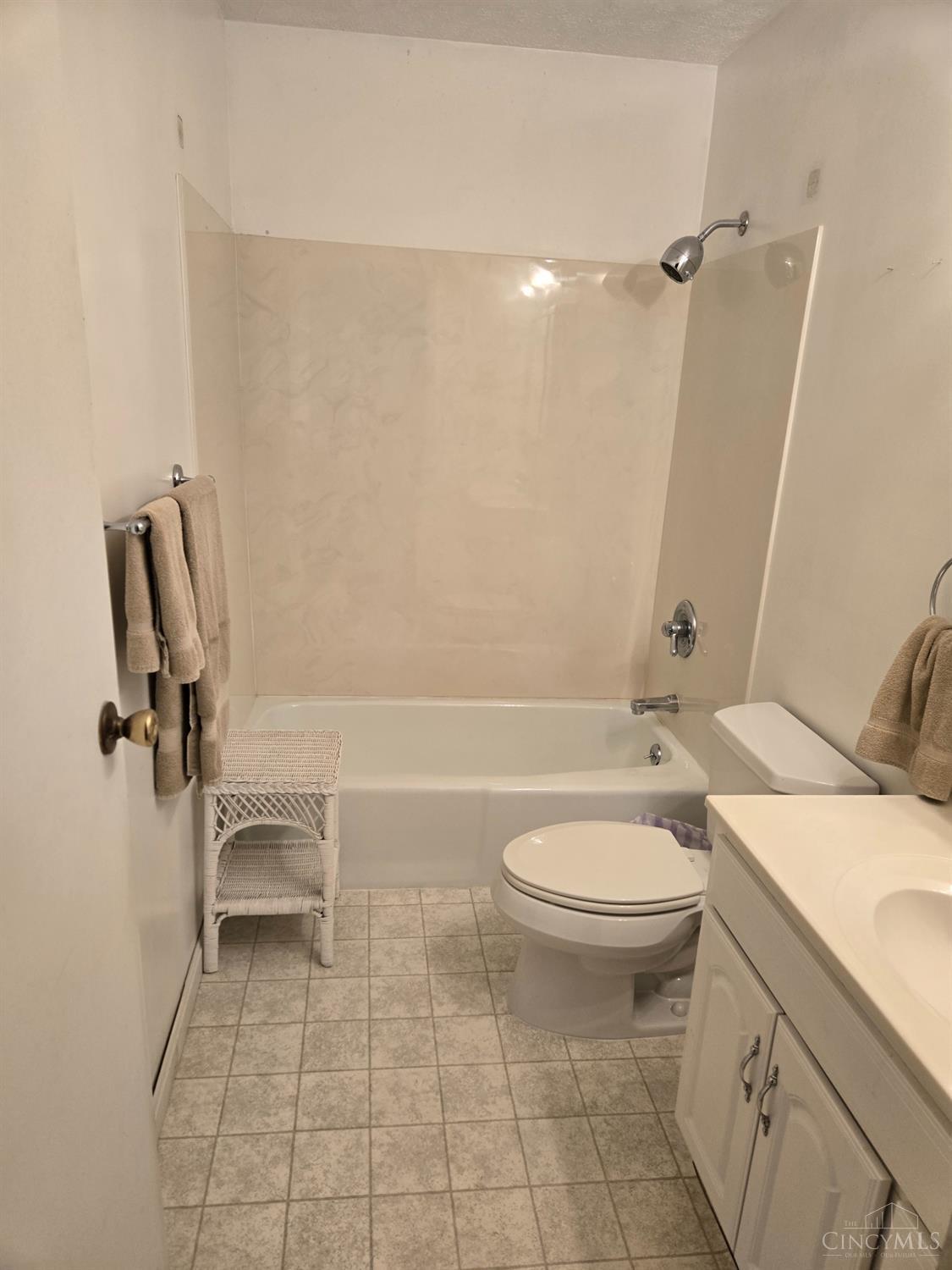 7877 Thompson Road Cincinnati, OH 45247 - Photo 10 of 14 Gallery Image 10