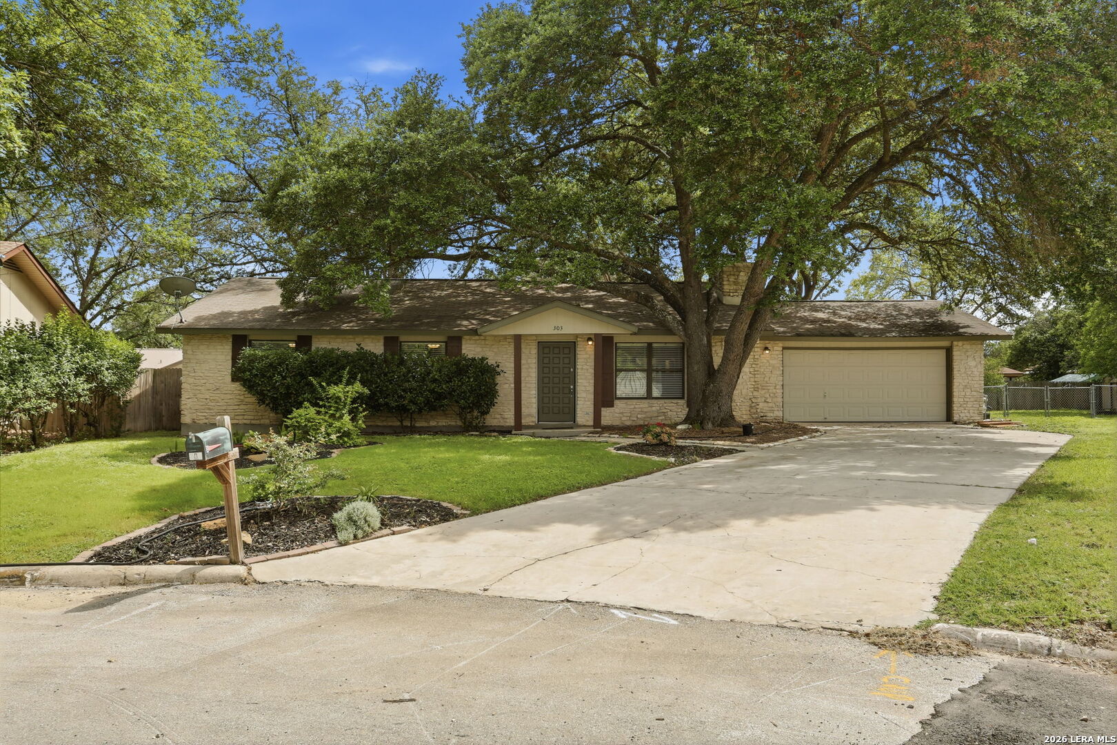 303 Castle Court Converse, TX 78109 - Photo 3 of 28