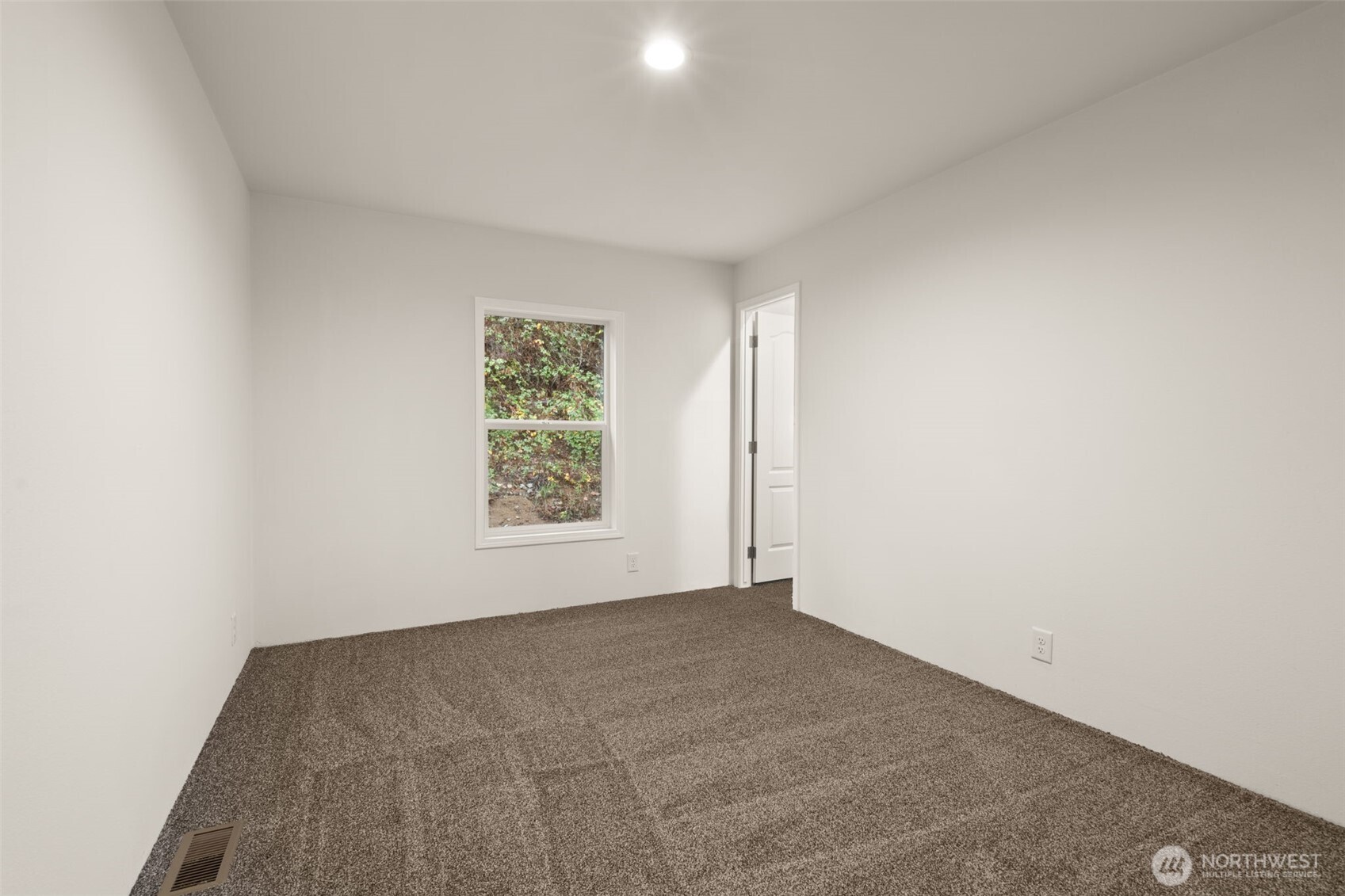 175 Boyd Road Randle, WA 98377 - Photo 18 of 26 an empty room with a window