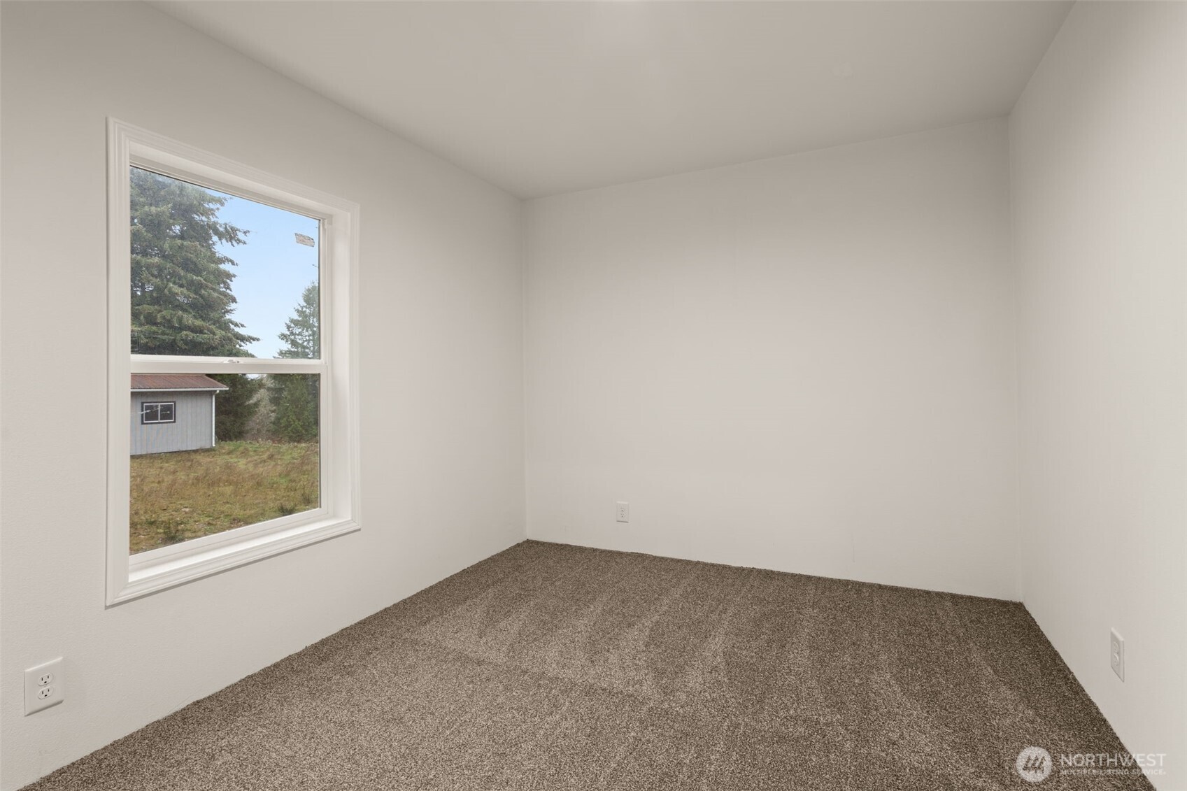 175 Boyd Road Randle, WA 98377 - Photo 20 of 26 an empty room with a window