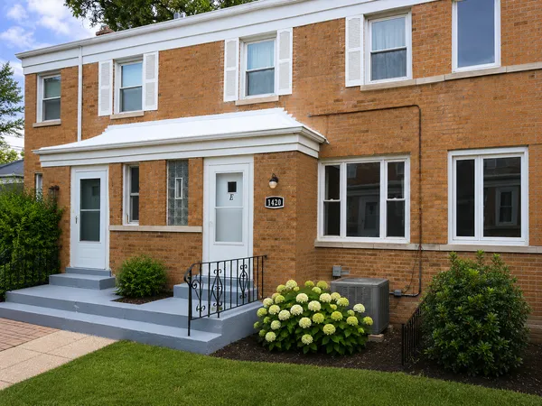 $299,000 | 1420 North Harlem Avenue, Unit E, River Forest, IL 60305