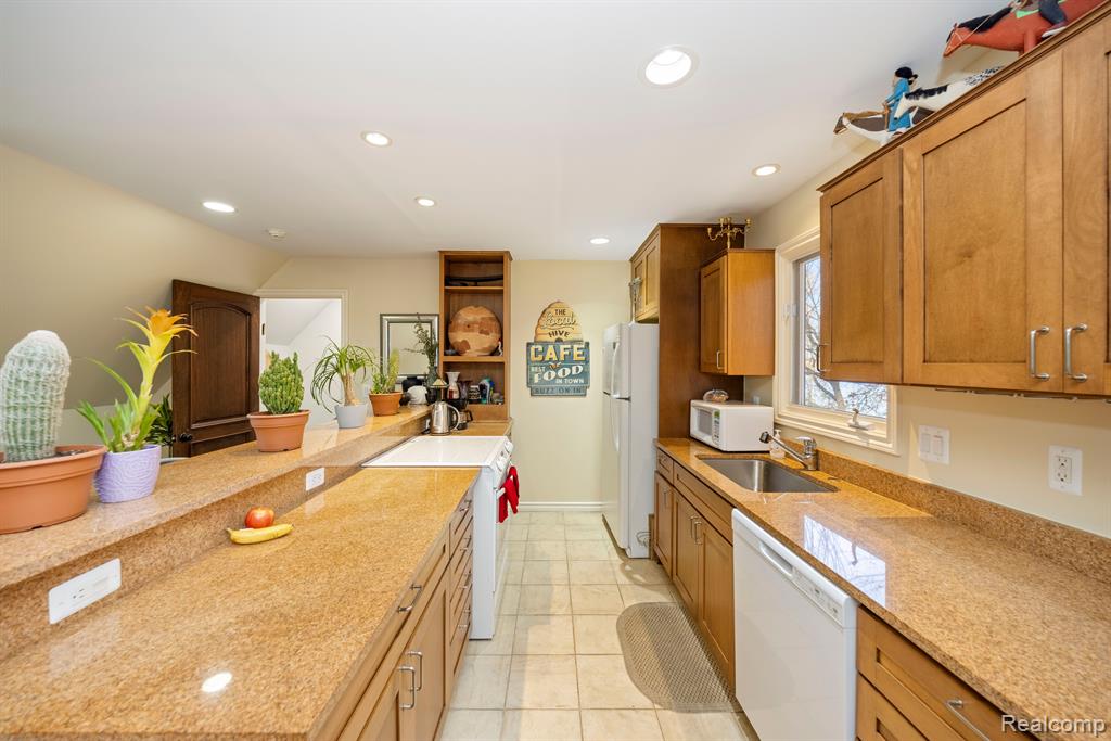 4326 Commerce Road West Bloomfield, MI 48324 - Photo 53 of 75