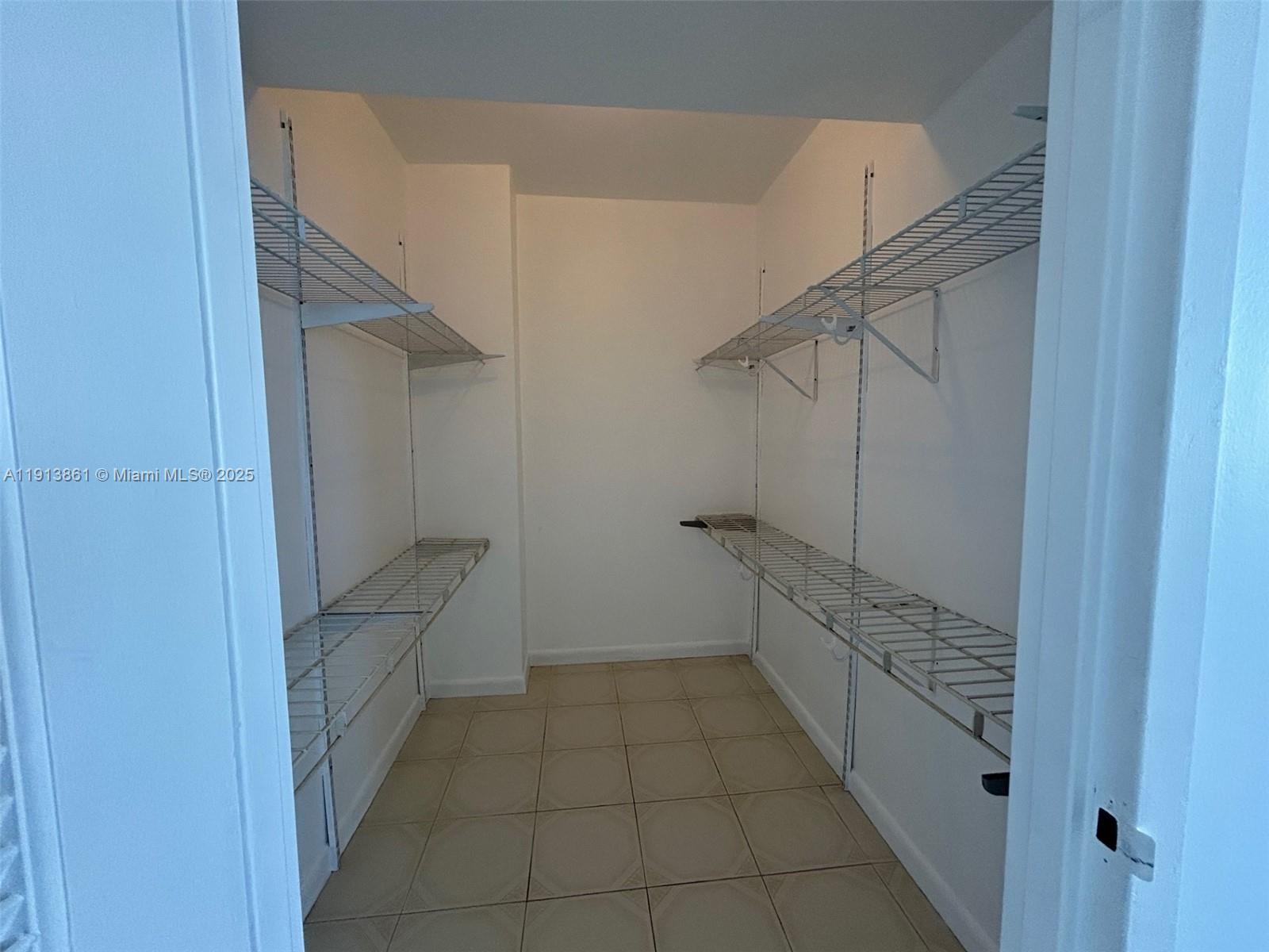 2899 Collins Avenue, Unit 1121 Miami Beach, FL 33140 - Photo 7 of 17