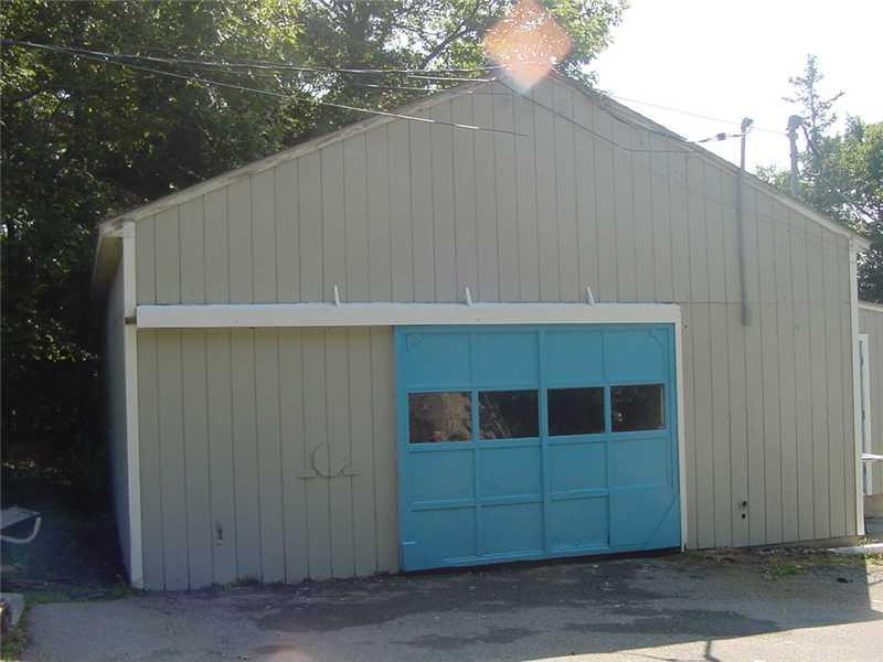 24 Barter Point Road Tenants Harbor, ME 04860 - Photo 13 of 14 Parking Lot/Garage. Large 1152 Sq....