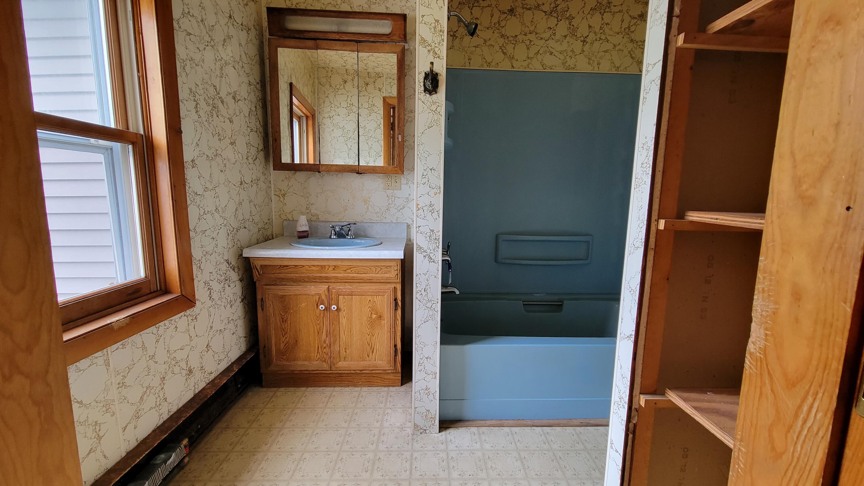 17 Spring Street Brewer, ME 04412 - Photo 8 of 27 UNIT 2 BATHROOM
