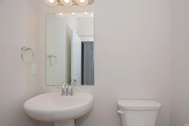 $384,800 | 4812 Chelmsford Drive, Newburgh, IN 47630