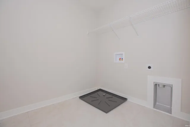 $384,800 | 4812 Chelmsford Drive, Newburgh, IN 47630