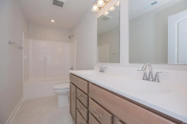 $384,800 | 4812 Chelmsford Drive, Newburgh, IN 47630