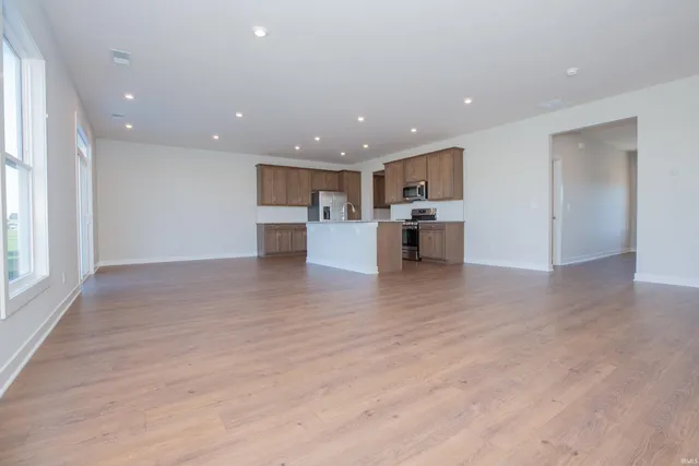 $384,800 | 4812 Chelmsford Drive, Newburgh, IN 47630