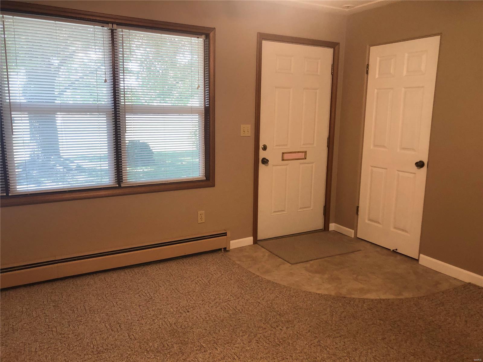 3902 Raymond Road Edwardsville, IL 62025 - Photo 3 of 25