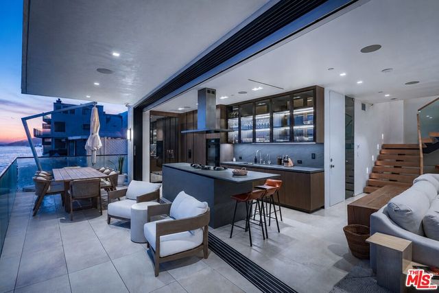 $8,495,000 | 18954 Pacific Coast Highway, Malibu, CA 90265