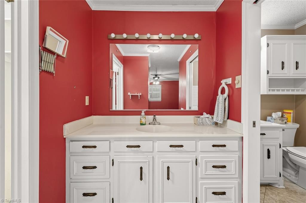 207 Forest Drive Graham, NC 27253 - Photo 26 of 34 MBA Vanity