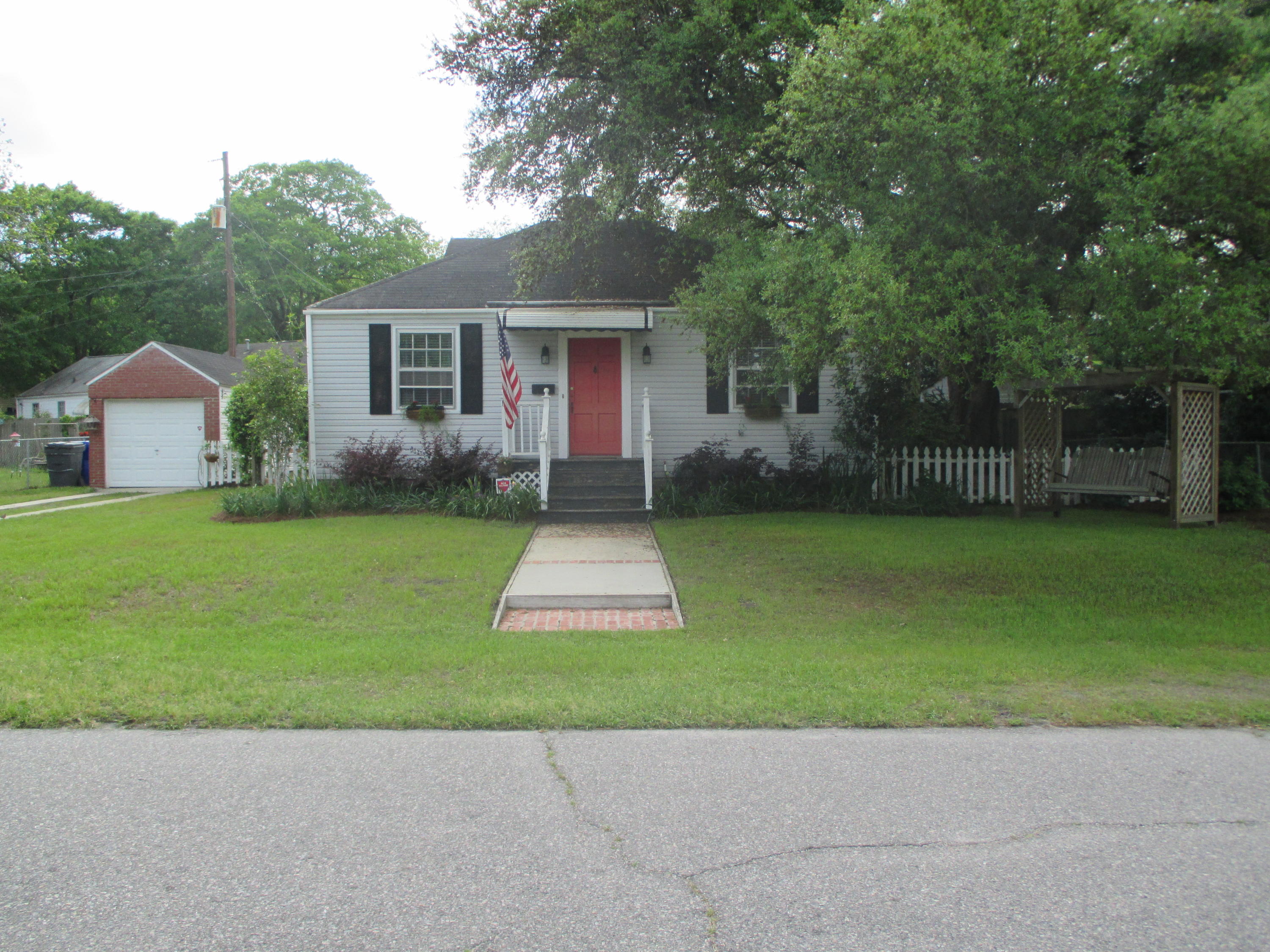 4807 Chesterfield Road North Charleston, SC 29405 - Photo 2 of 23 2015-04-12 22.44.51