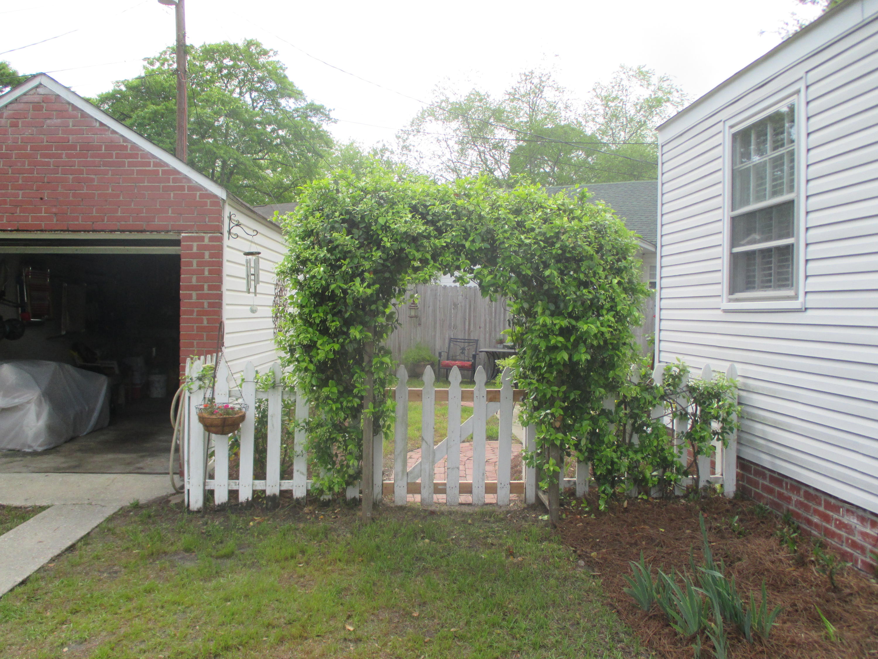 4807 Chesterfield Road North Charleston, SC 29405 - Photo 20 of 23 2015-04-12 22.47.28