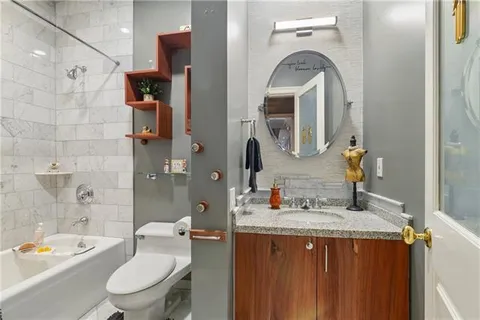 $1,000,000 | 600 Port Of New Orleans Place, Unit 6H, New Orleans, LA 70130