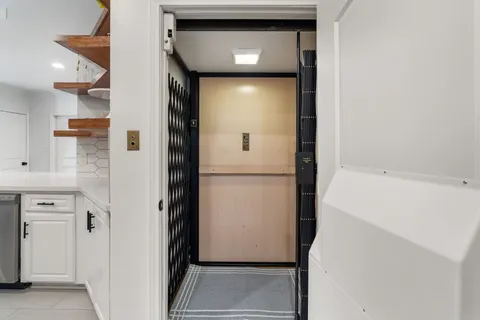 $915,000 | 201 Vanderpool Lane, Unit 137, Houston, TX 77024