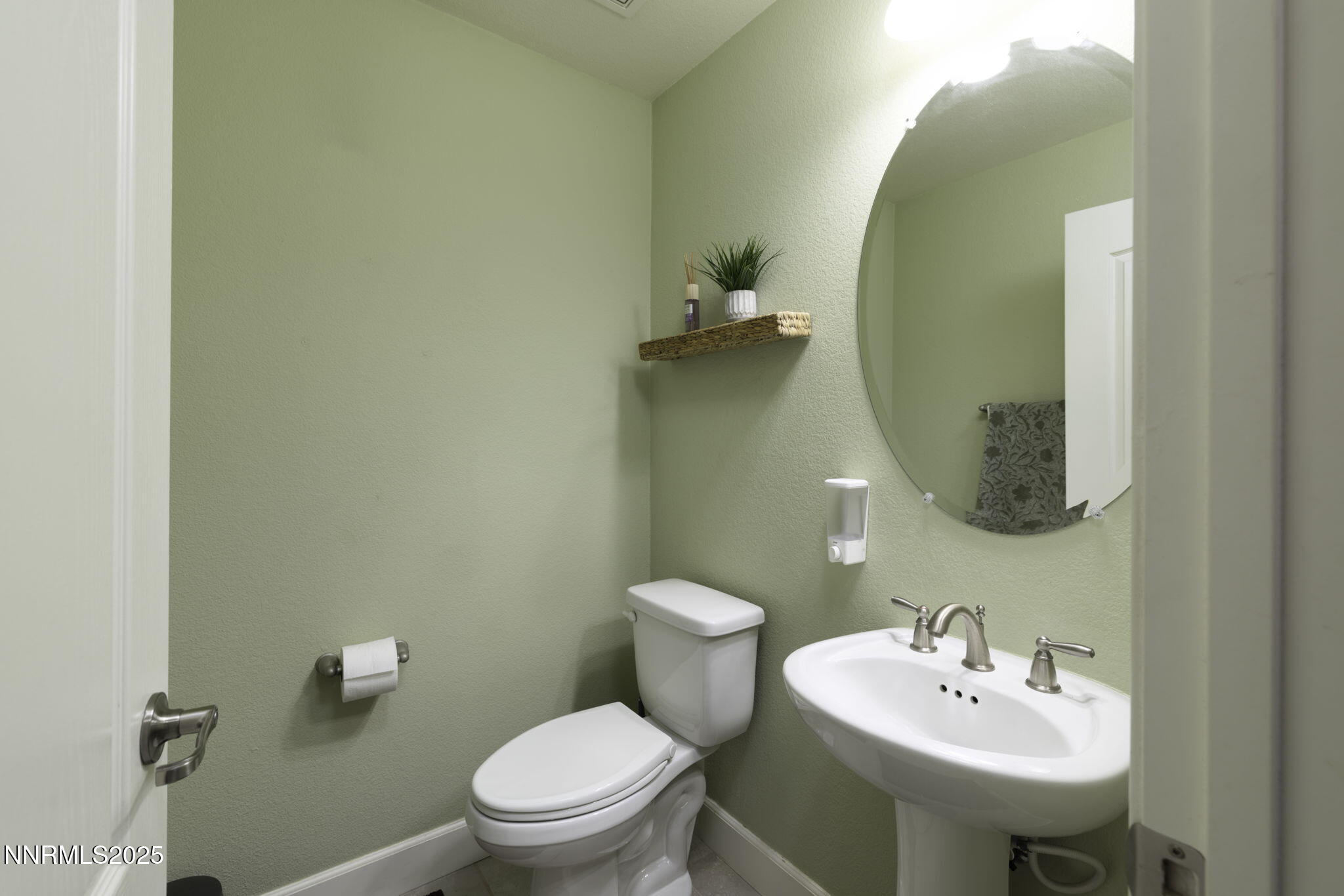 10687 Walton Park Drive Reno, NV 89521 - Photo 10 of 25 17-web-or-mls-10687 Walton Park-17