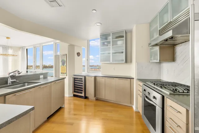 $15,950 | 200 Chambers Street, Unit 22C | TriBeCa