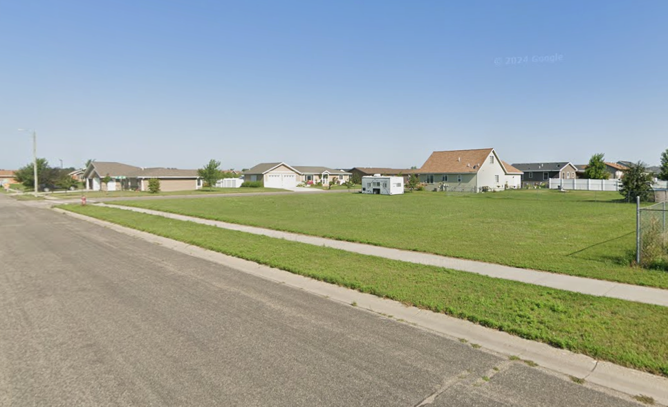 829 9th Avenue Southwest Perham, MN 56573 - Photo 2 of 3