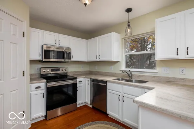 $400,000 | 11517 Moss Rock Court, Fishers, IN 46037