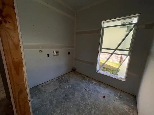 a view of empty room with window