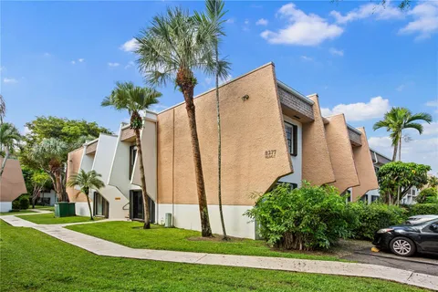 $318,000 | 8277 Southwest 128th Street, Unit 108, Pinecrest, FL 33156