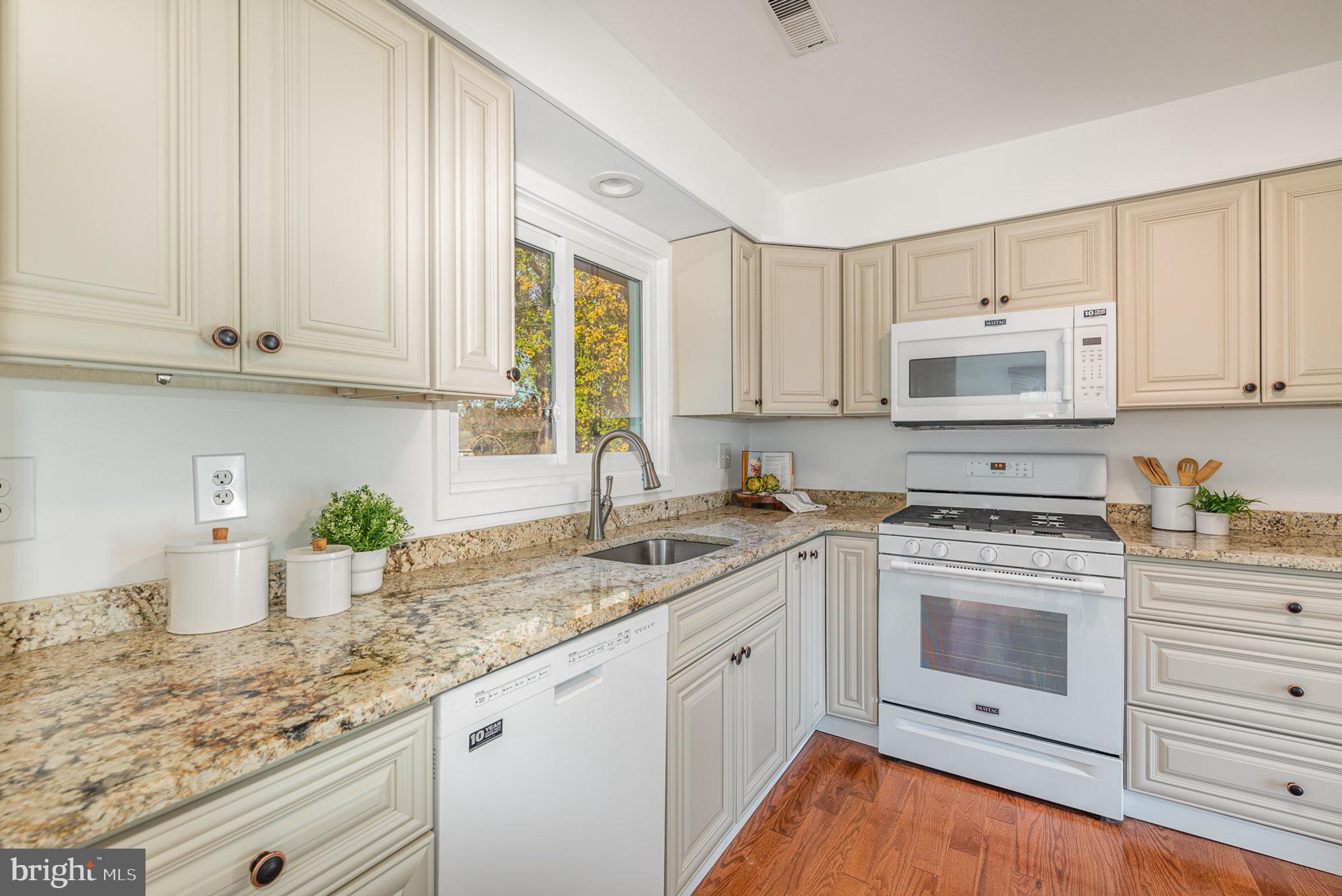 8 Dunwich Road Lutherville-Timonium, MD 21093 - Photo 11 of 23 Kitchen