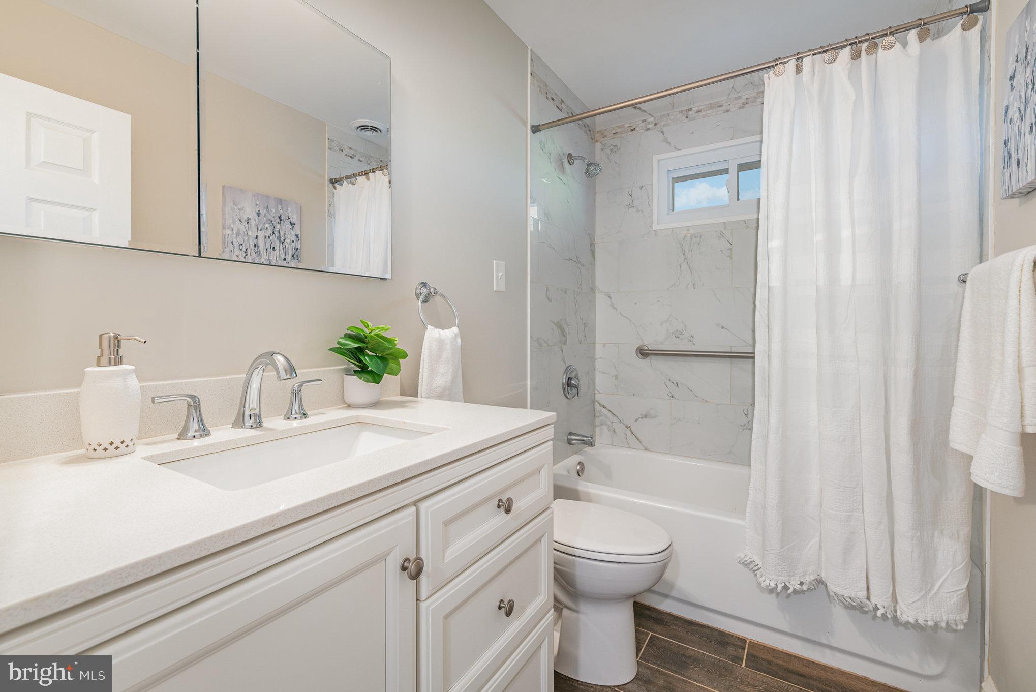 8 Dunwich Road Lutherville-Timonium, MD 21093 - Photo 18 of 23 Upper-level full bathroom