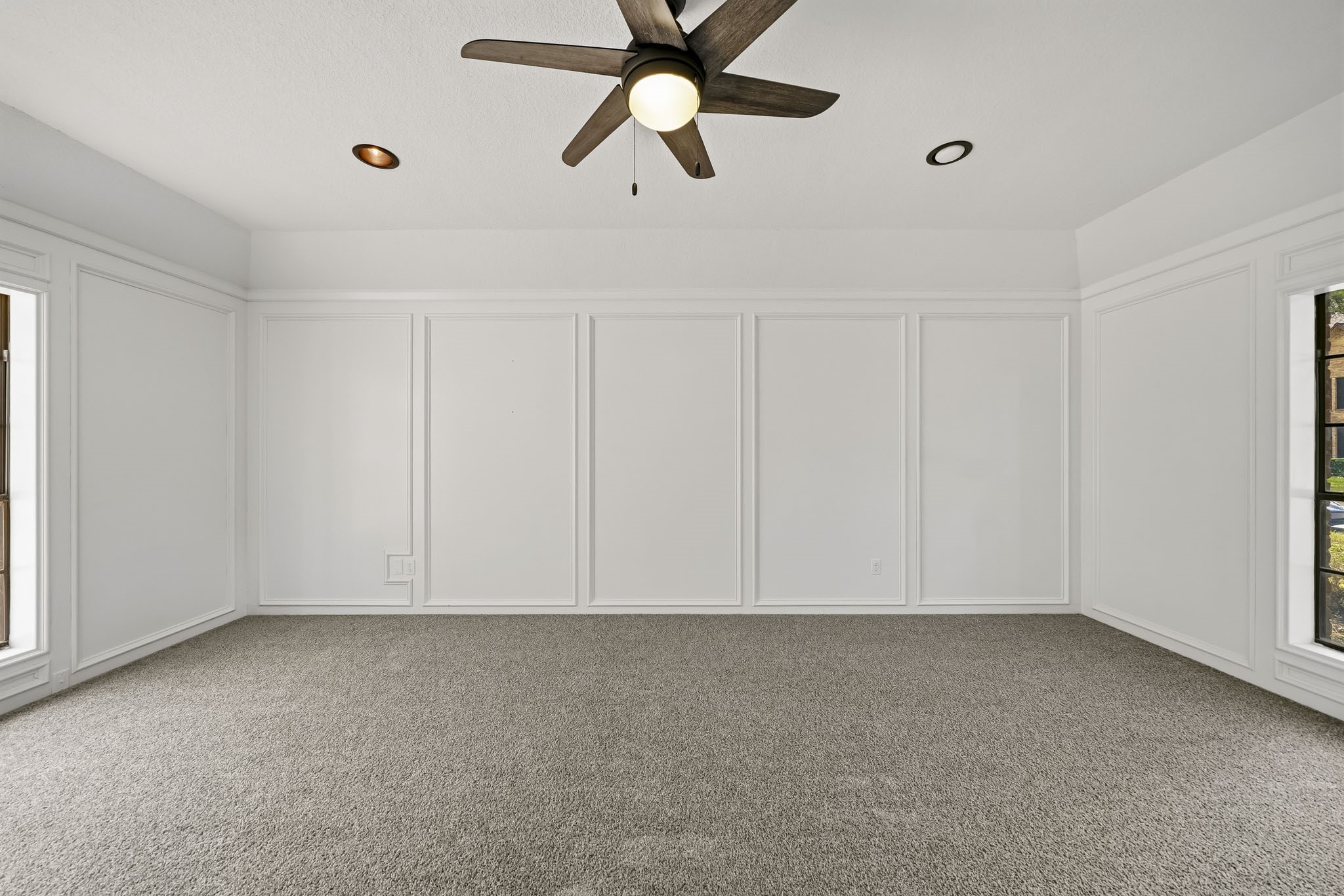 17518 Sandy Cliffs Drive Houston, TX 77090 - Photo 8 of 28 First-floor guest bedroom