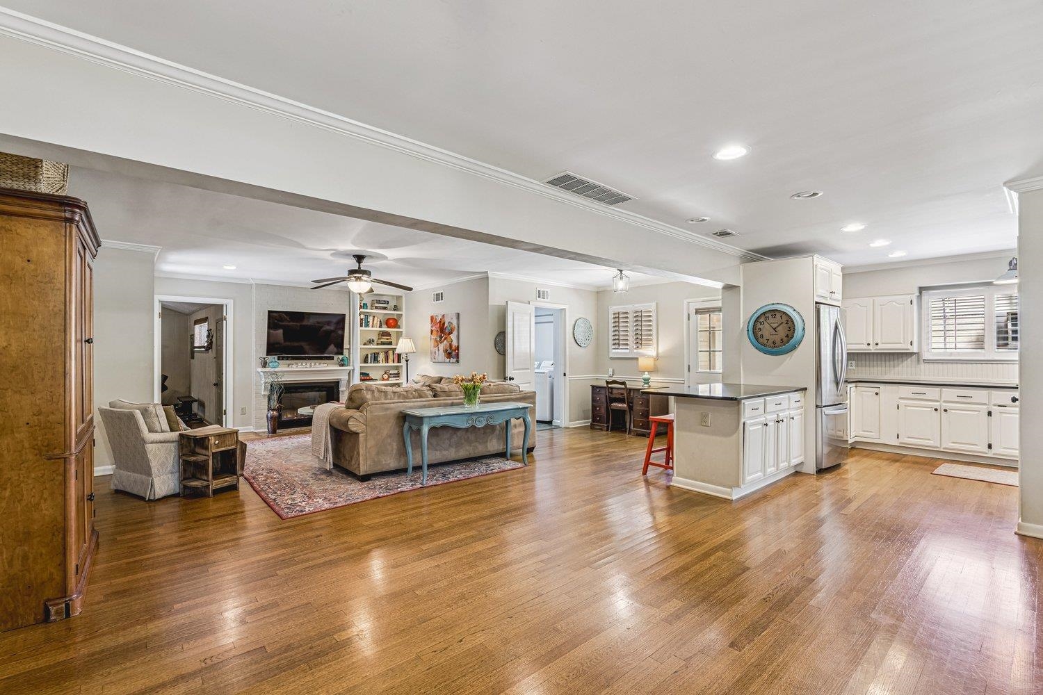 4220 Minden Road Memphis, TN 38117 - Photo 5 of 30 a living room with furniture and a wooden floor
