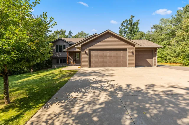 $559,900 | 33921 Wild Wind Ranch Drive, Crosslake, MN 56442