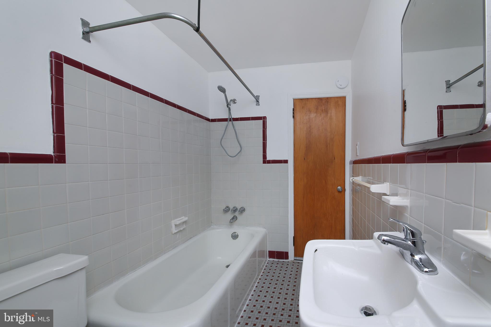 7236 Dungan Road Philadelphia, PA 19111 - Photo 11 of 22 First Floor Full Bath
